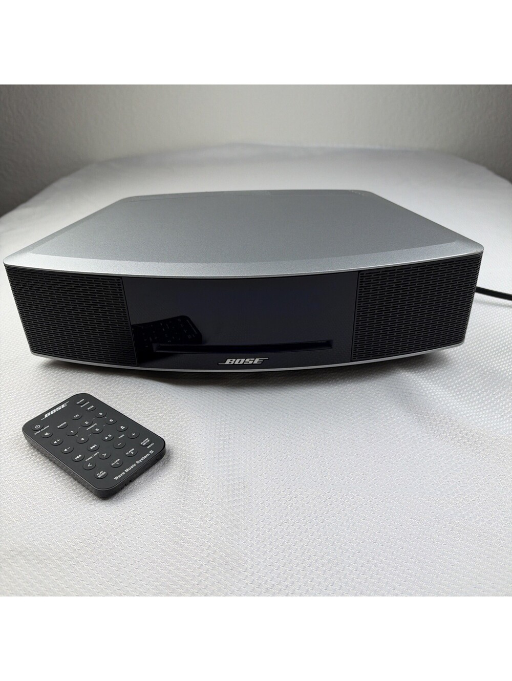 Bose Wave Music System IV CD Player AM/FM Radio Model W/Remote - PLATINUM SILVER